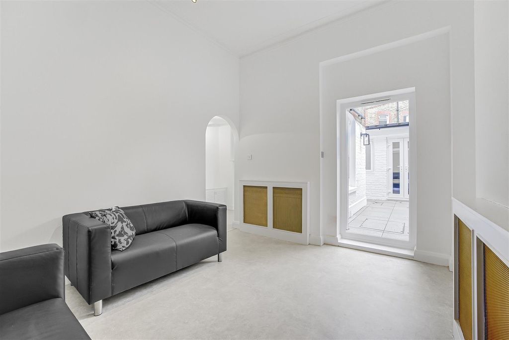 Property photo 1 of 16 Queenstown_Road-Sw8 Eden Harper.Jpg