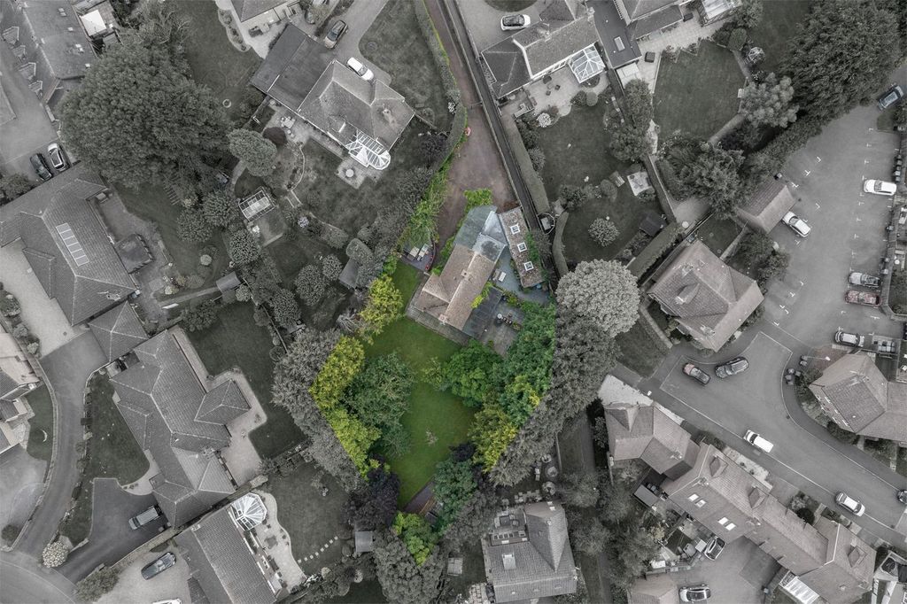 Property photo 2 of 27