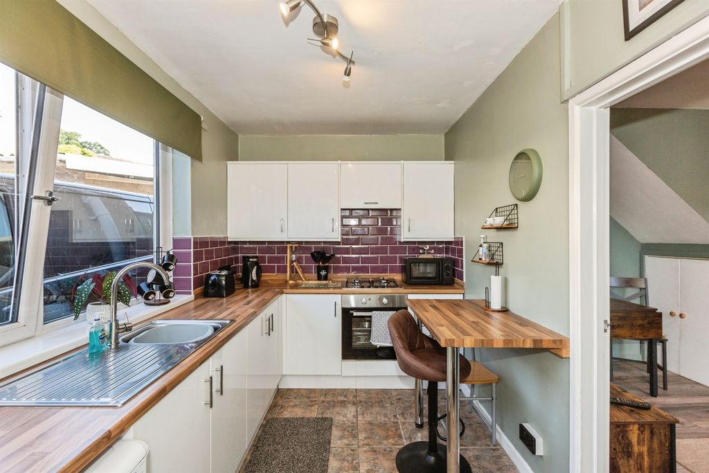 Property photo 3 of 12