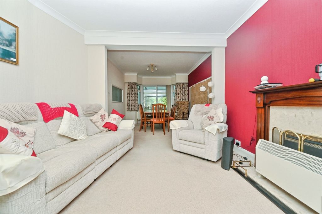 Property photo 2 of 17