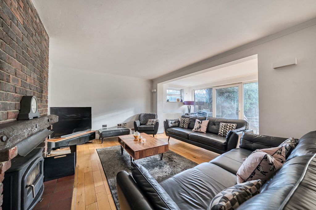 Property photo 3 of 23