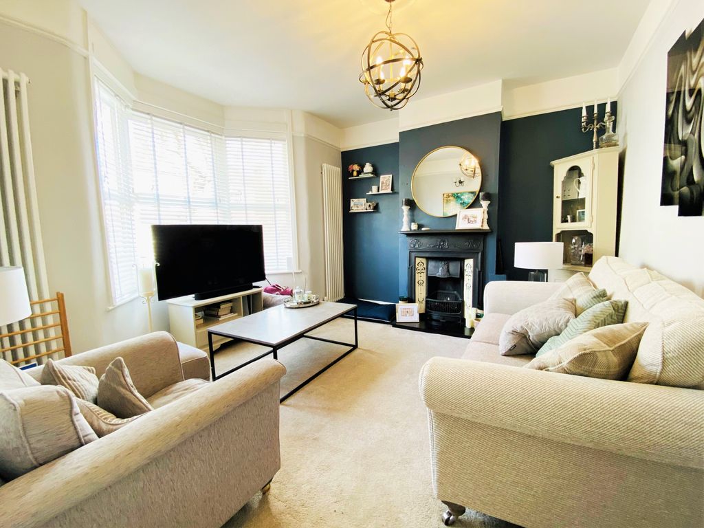 Property photo 1 of 12