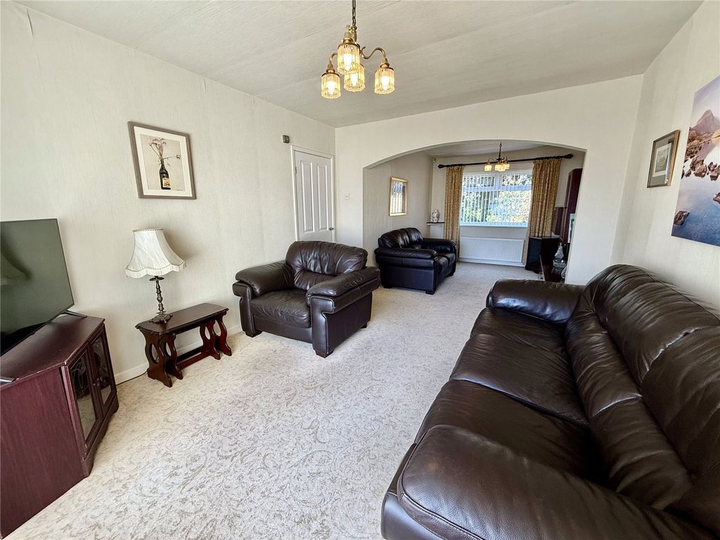 Property photo 3 of 18 Lounge