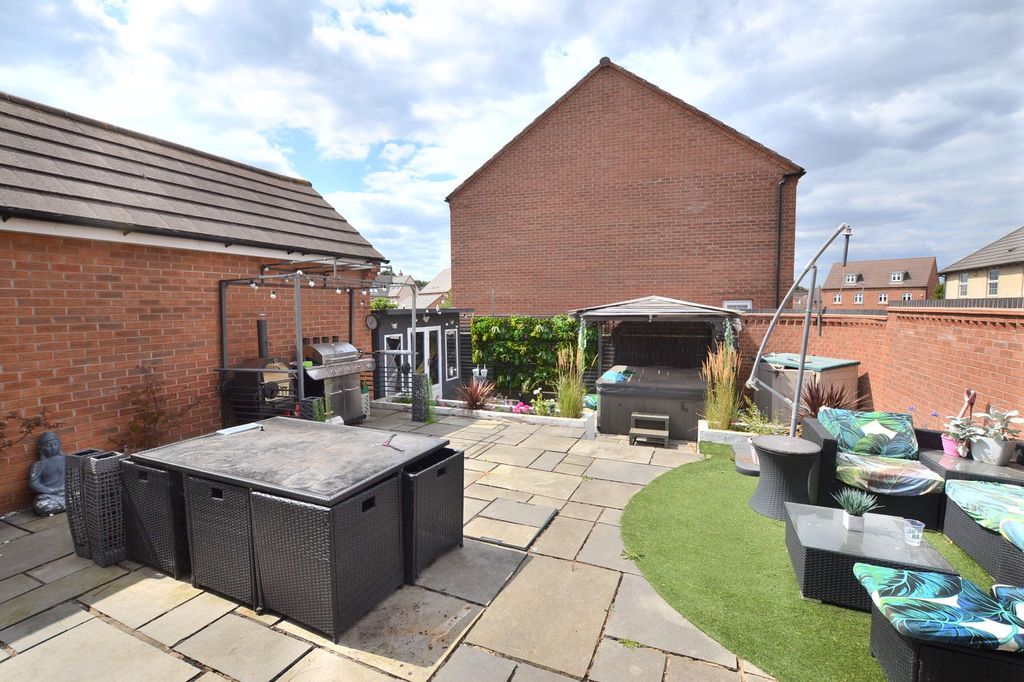 Property photo 2 of 23