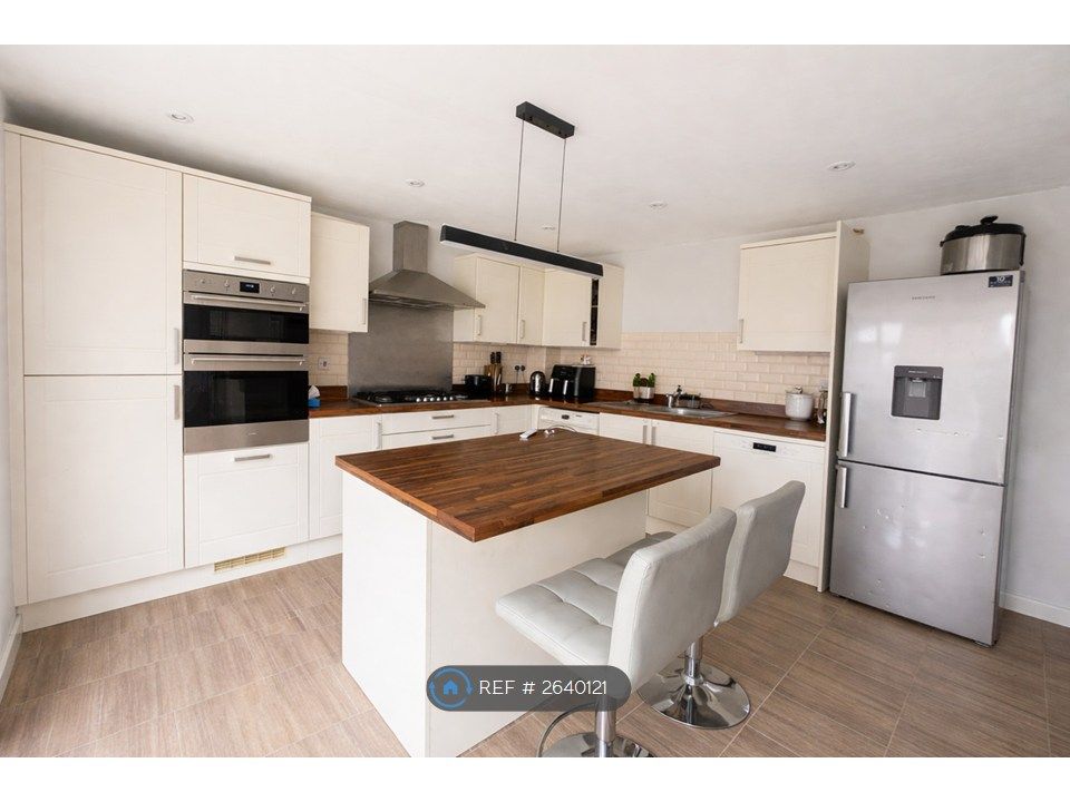 Property photo 3 of 4