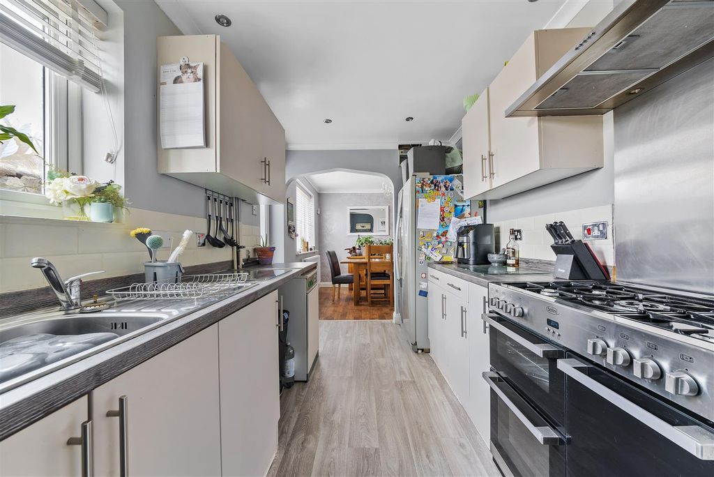 Property photo 2 of 15 02-Ea304ee8-2A66-4F96-B6d7-8982c219E890_2Cg0009.Jpg