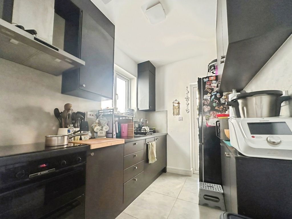 Property photo 3 of 22 Kitchen