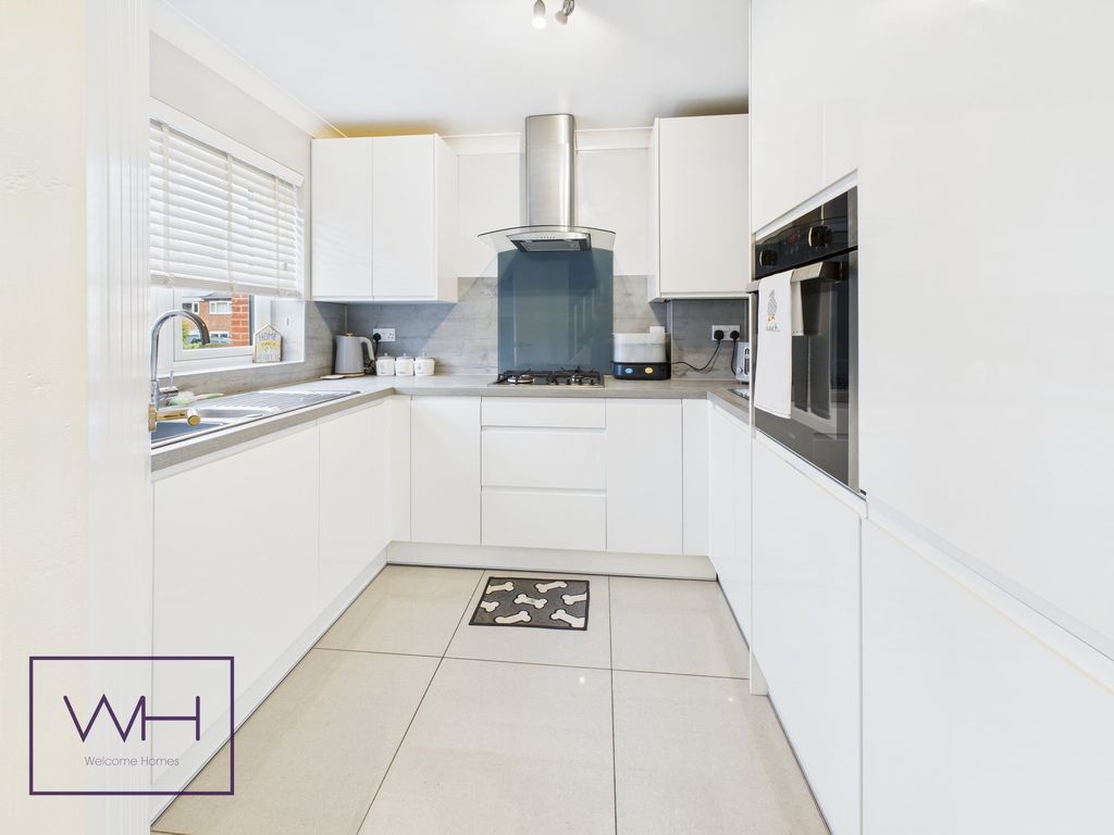 Property photo 3 of 20 Kitchen