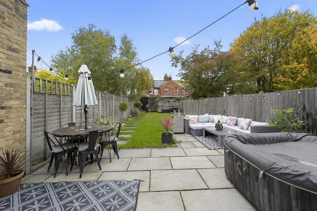 Property photo 2 of 20