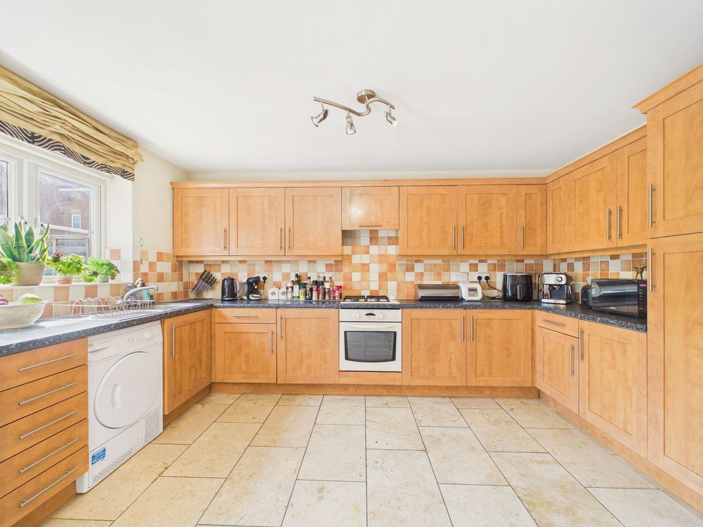 Property photo 3 of 17 Dining Kitchen