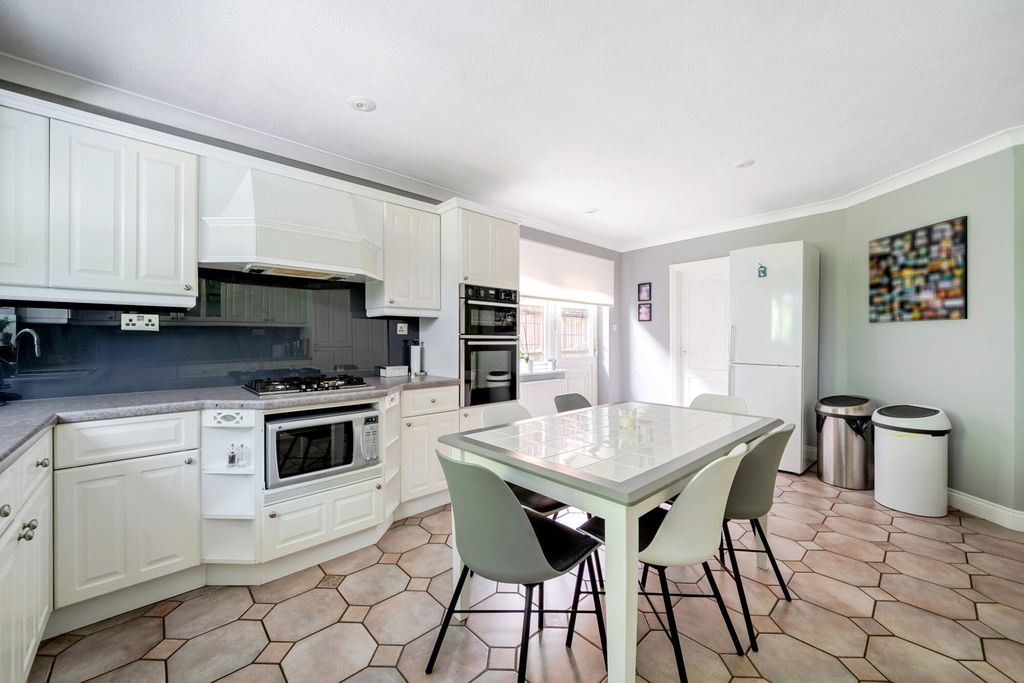 Property photo 3 of 52 1482331-23-6A4672...