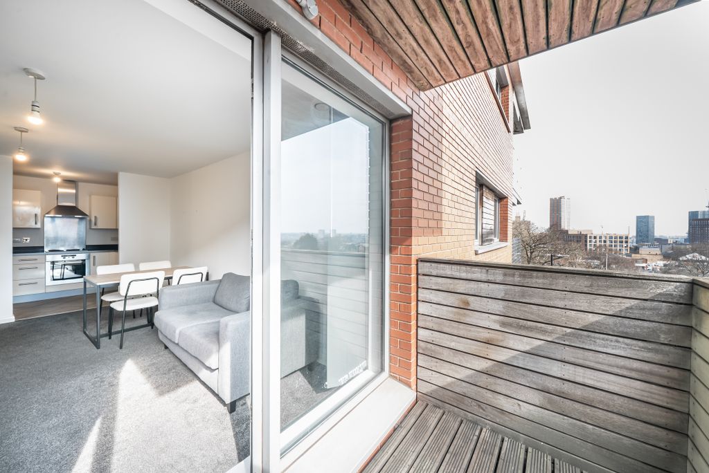 Property photo 3 of 19 102 Skyline00008