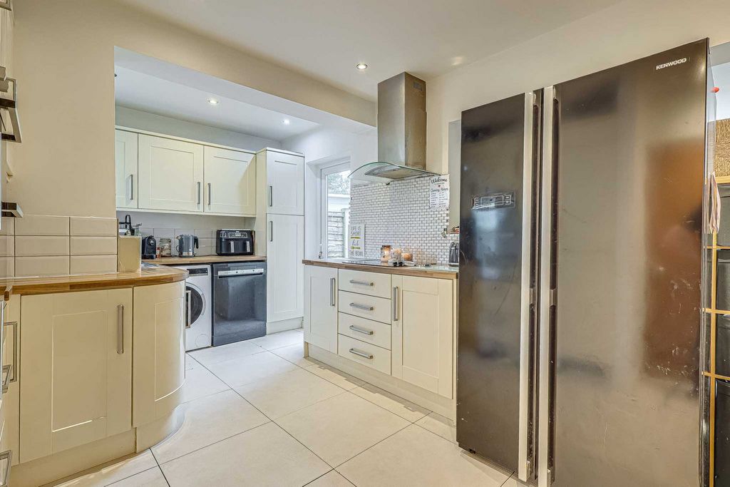 Property photo 3 of 34