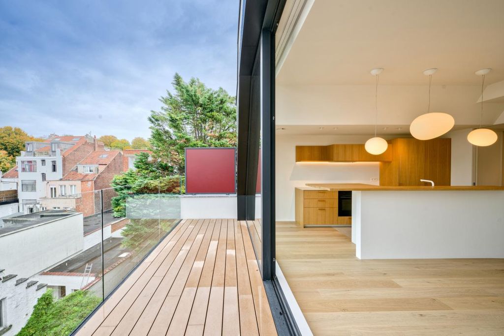 Property photo 1 of 25