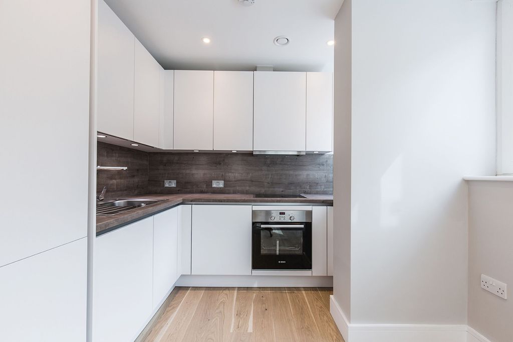 Property photo 1 of 10 Kitchen
