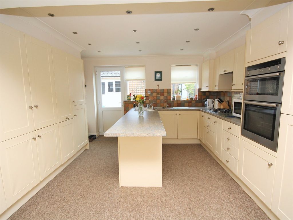 Property photo 3 of 25
