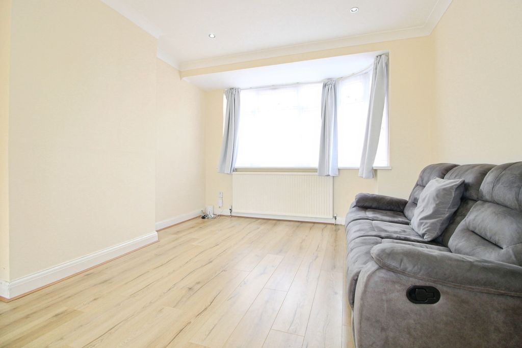 Property photo 3 of 19 Gallery