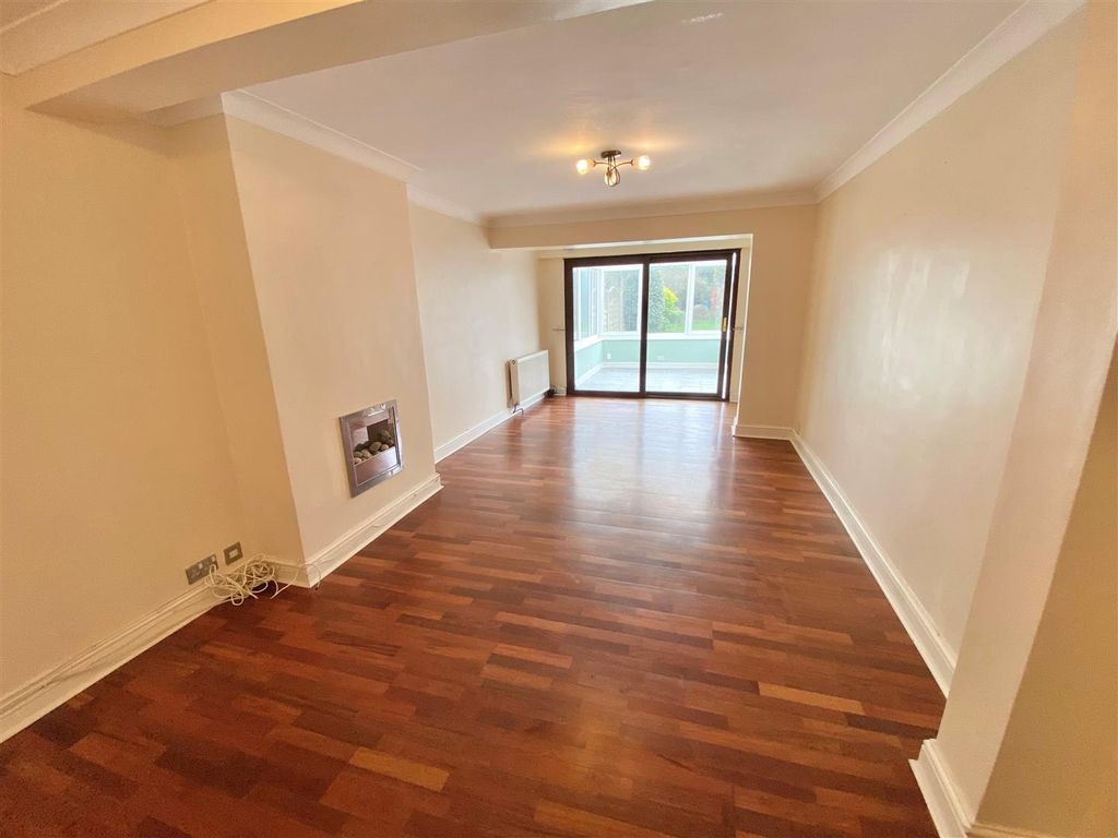 Property photo 2 of 16 Through Lounge-Diner 1.Jpg