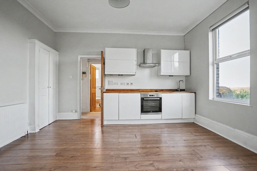 Property photo 3 of 14 Flat 3, 31 Ewelme Road, Forest Hill, London Se23 3Bq