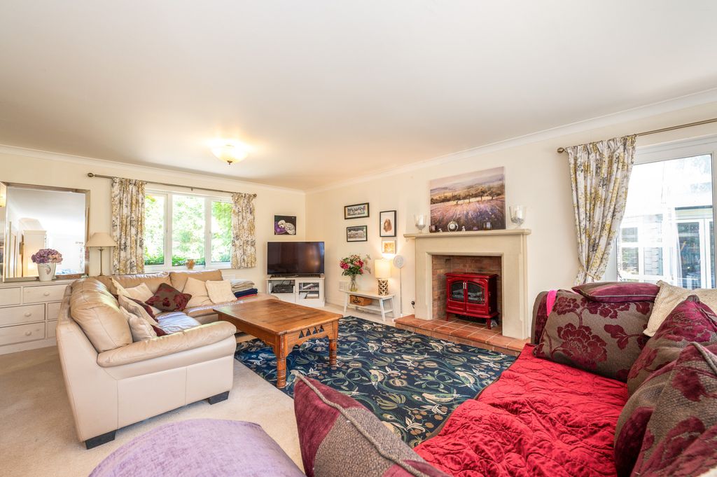 Property photo 2 of 26