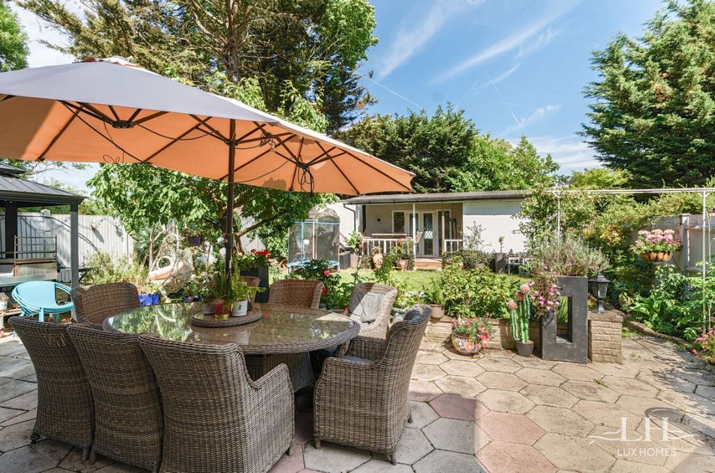 Property photo 2 of 23