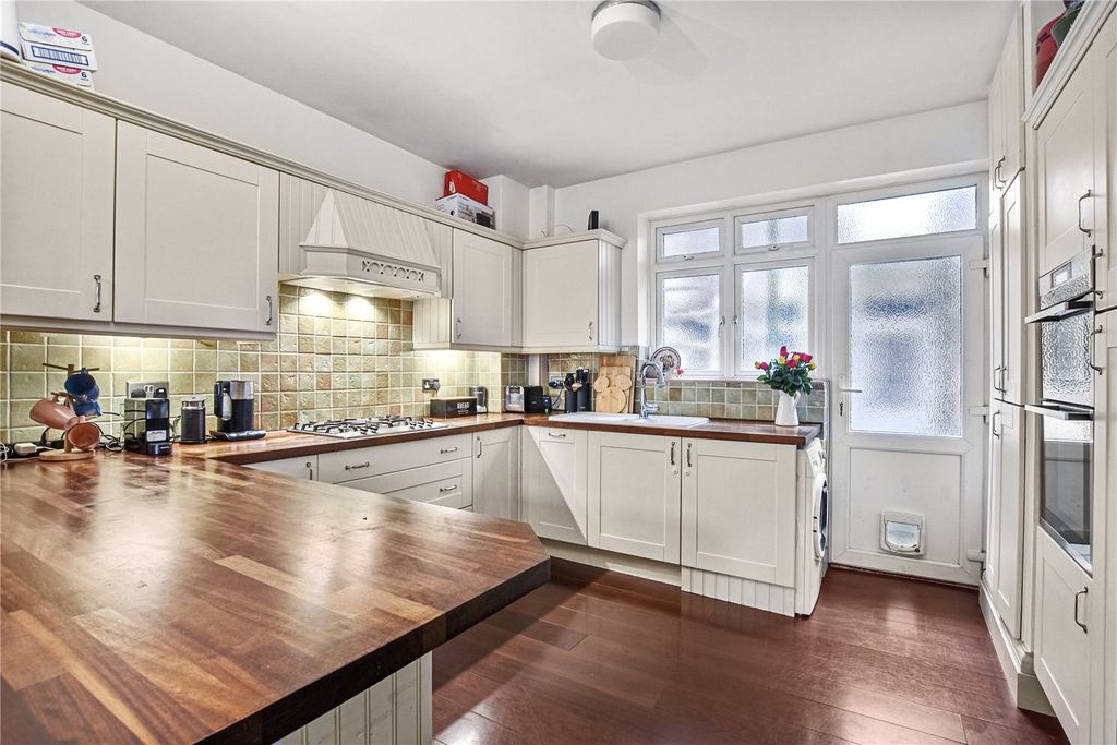 Property photo 2 of 18 Picture No. 31