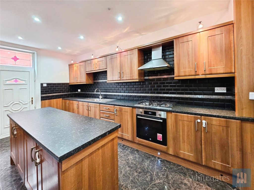 Property photo 3 of 38 Picture No. 02