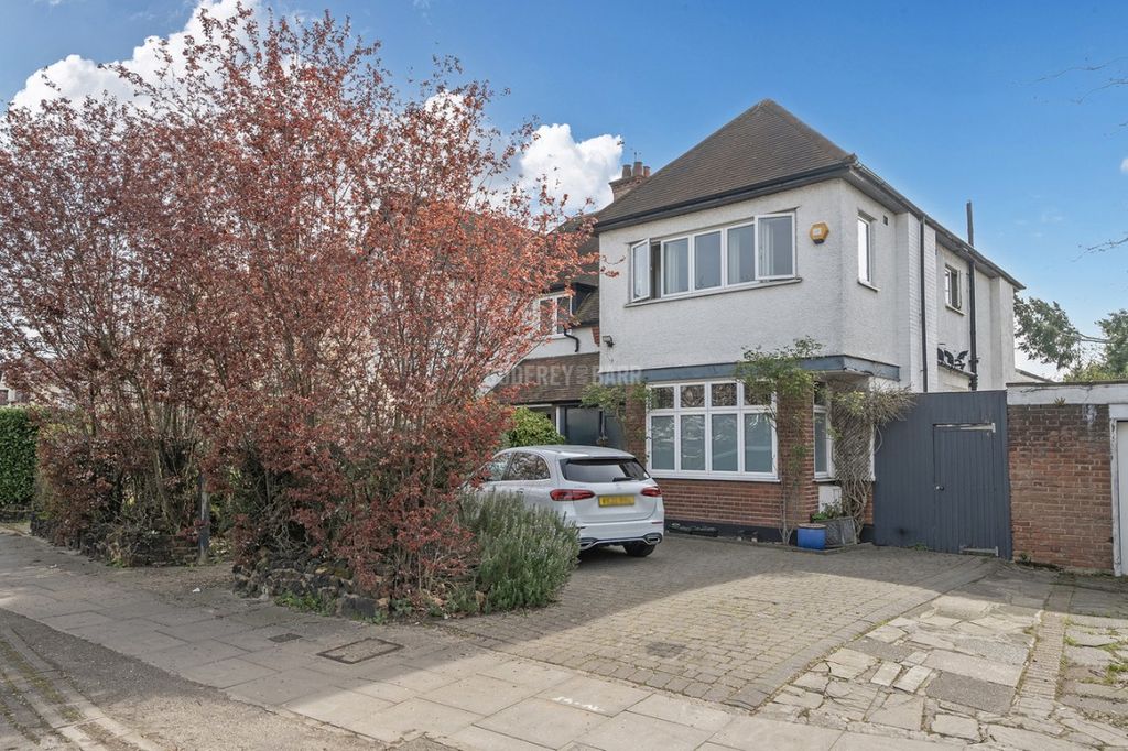 Property photo 2 of 23