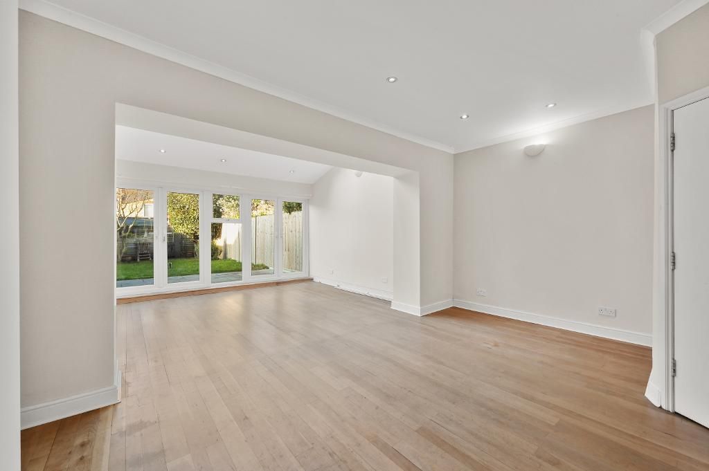 Property photo 3 of 11 Photo 3