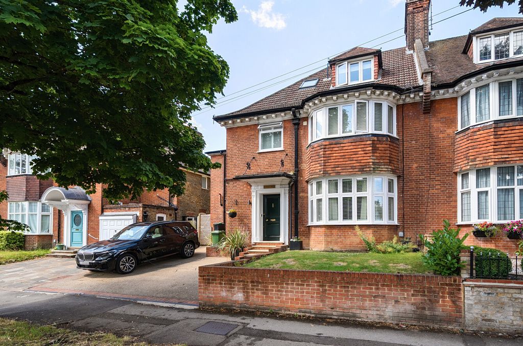 Property photo 1 of 39 1316626-38-686Cf9...