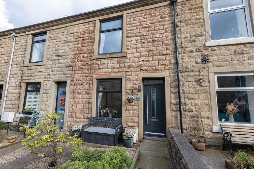 Property photo 1 of 14 Front