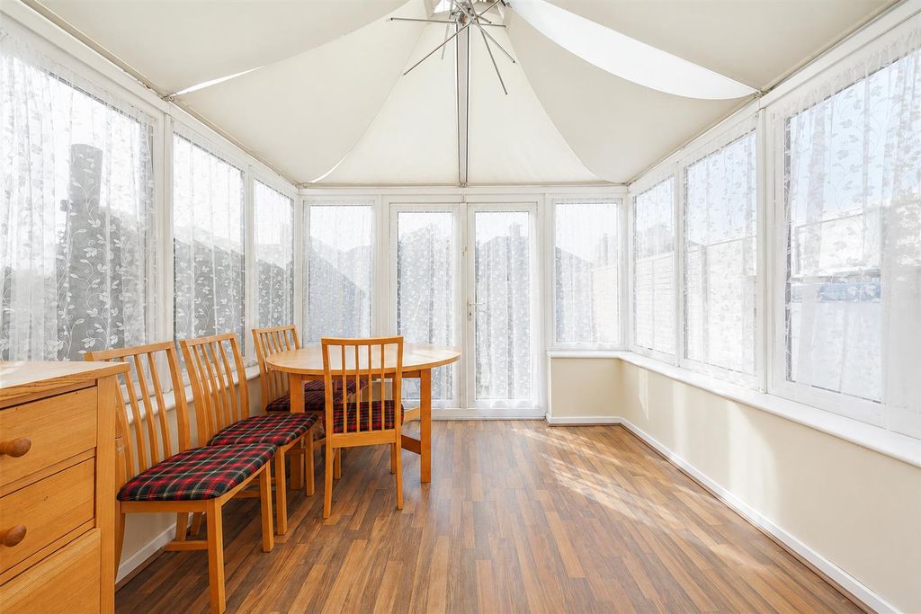 Property photo 2 of 11 Conservatory