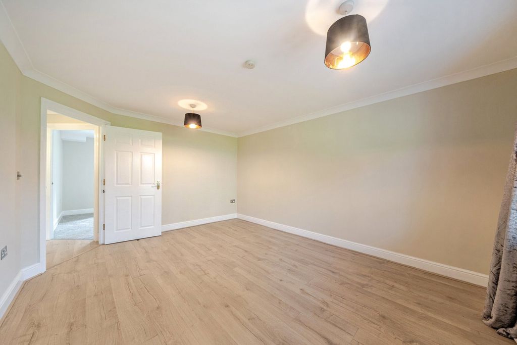 Property photo 3 of 16 1467481-11-6A1805...