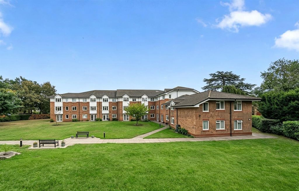 Property photo 1 of 13 Cedar Court