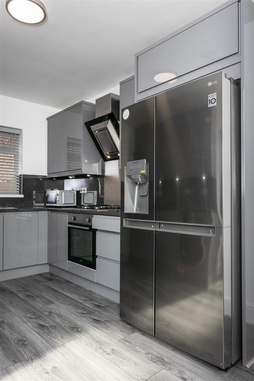 Property photo 2 of 28