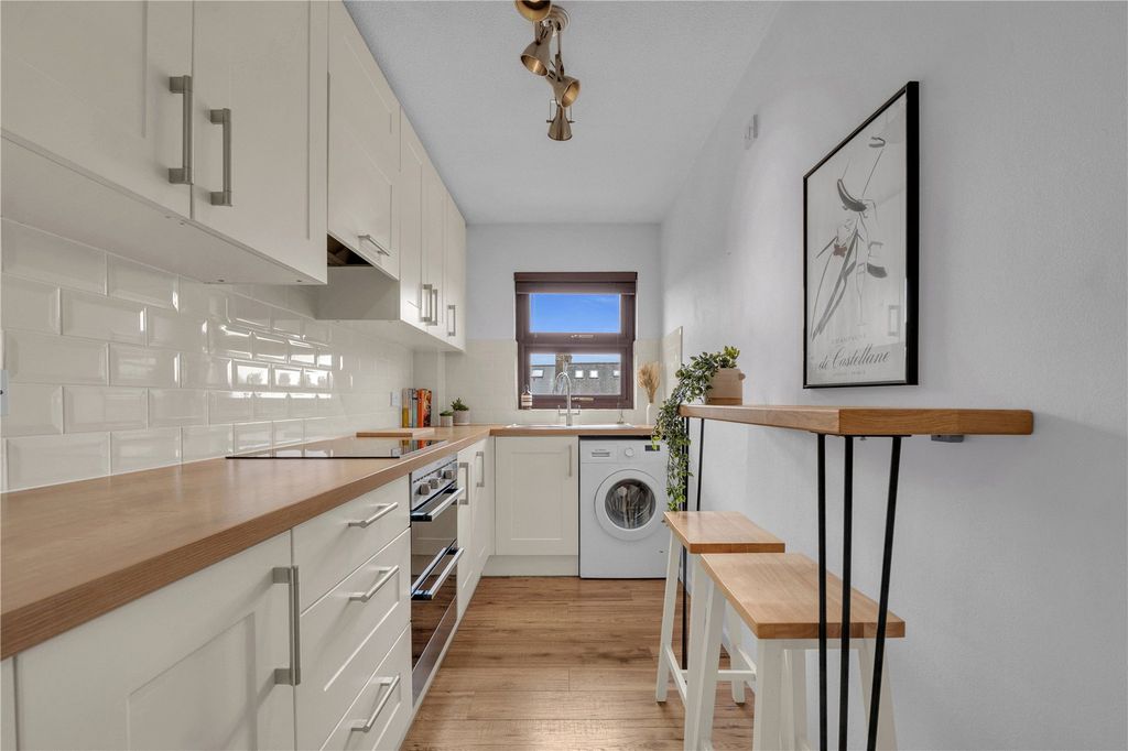 Property photo 3 of 11 Picture No. 12