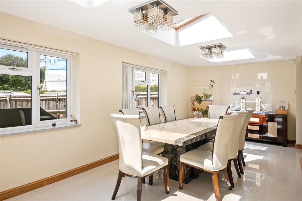 Property photo 3 of 37