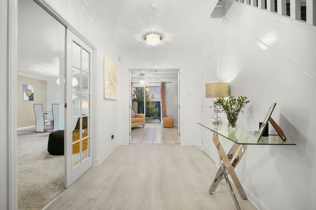 Property photo 2 of 21