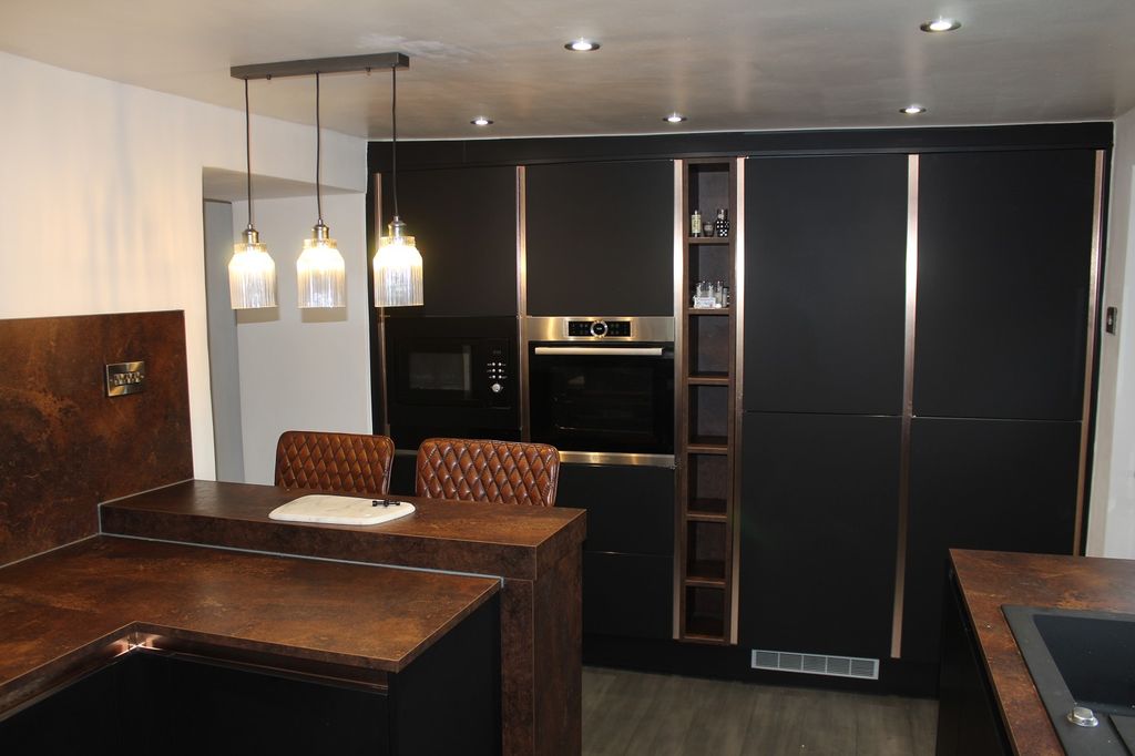 Property photo 3 of 11 Fitted Kitchen Picture 2