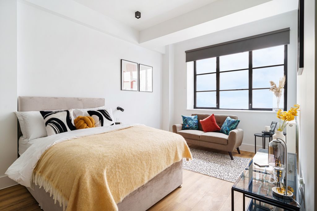 Property photo 1 of 7 Bedroom