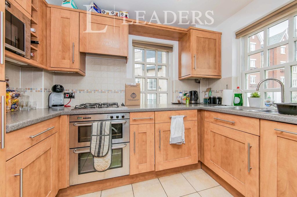 Property photo 2 of 8 Kitchen