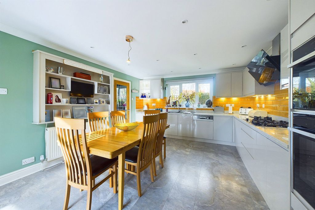 Property photo 1 of 23