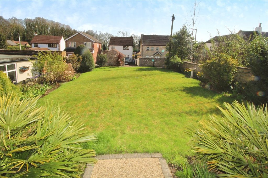 Property photo 2 of 23 Front Garden
