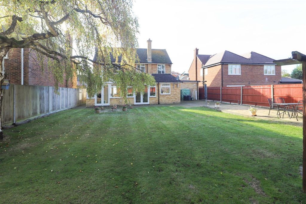 Property photo 2 of 19 Garden View