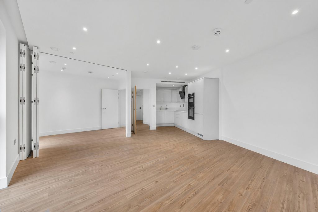 Property photo 2 of 12 Image