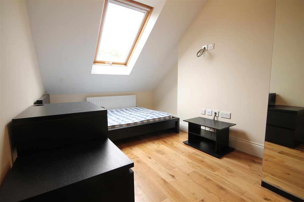 Property photo 3 of 10 23555.Jpg