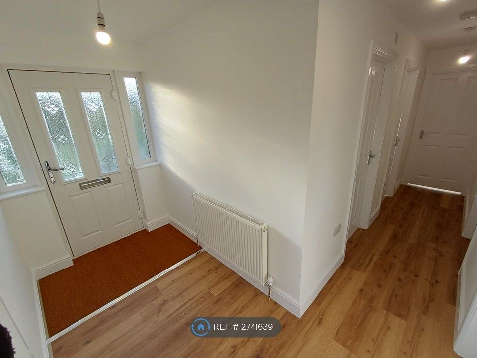 Property photo 2 of 22 Entrance Hall