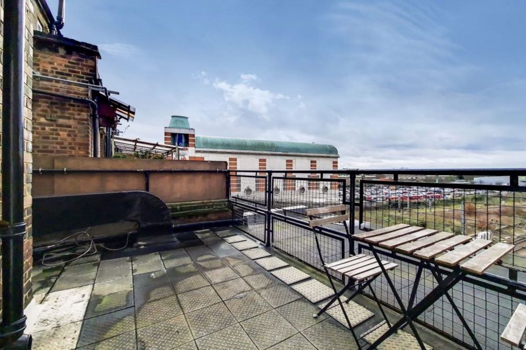 Property photo 1 of 15