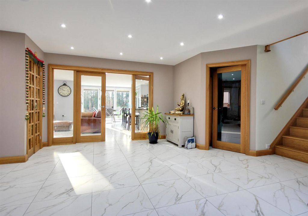 Property photo 2 of 25