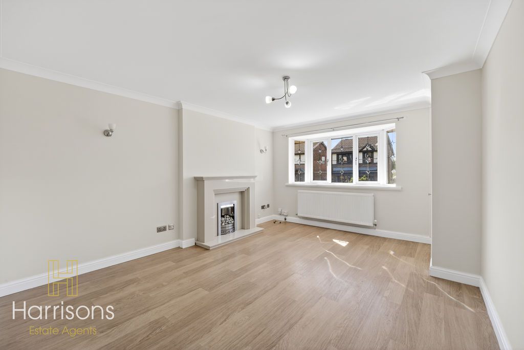 Property photo 3 of 17 Photo 12